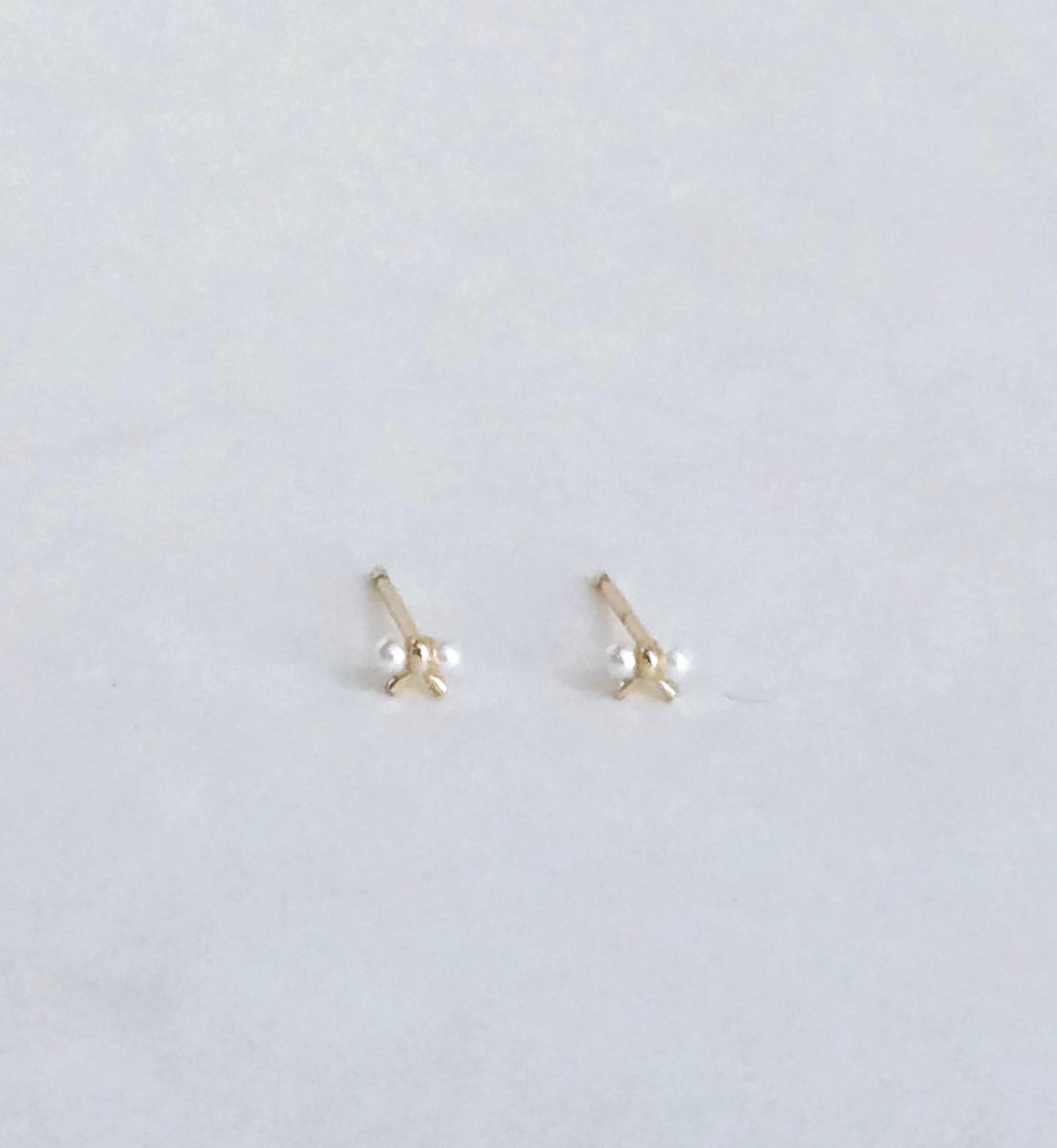 Tiny pearl bow stud