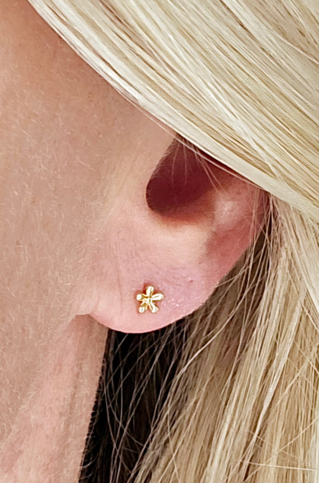 Tiny Flower Stud