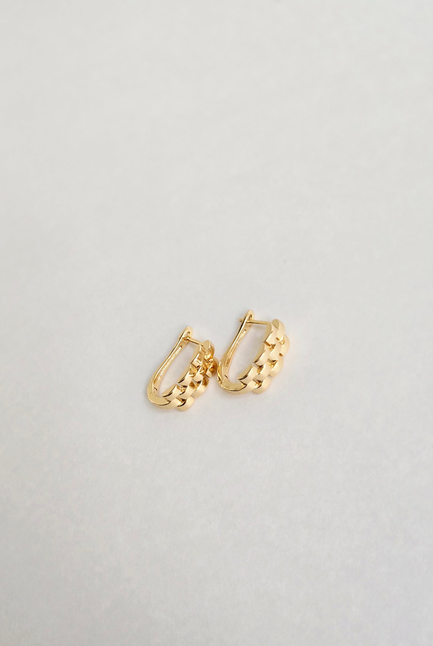 Oval links hoop earrings