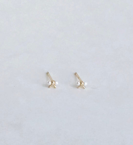 Tiny pearl bow stud